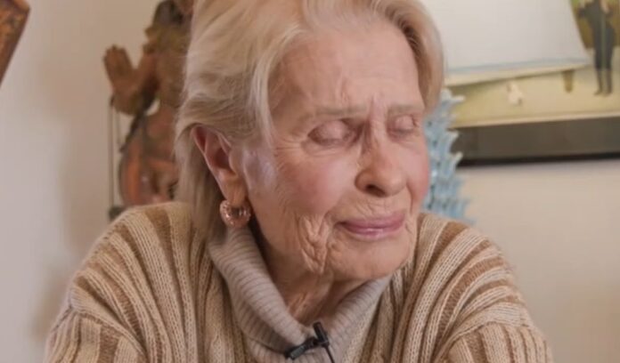 ''Non perdono'': la madre di Valeria Marini scoppia a piangere a 'Le Iene' ribadendo che il rapporto con la figlia è chiuso per sempre