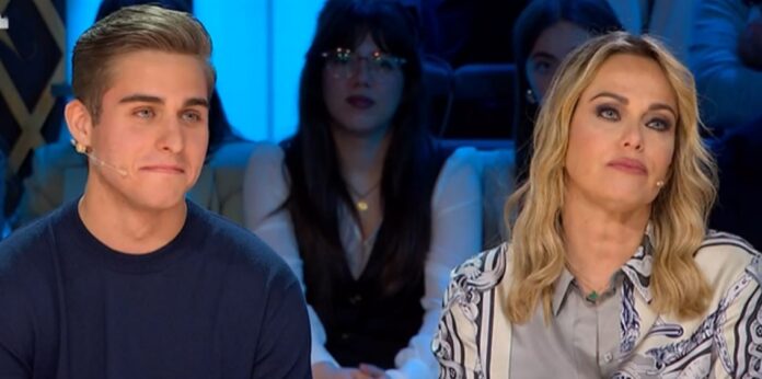 ''Quando ho parlato di Laura, ho infierito un po'': Sonia Bruganelli pentita dell'attacco alla Freddi, va in tv col figlio Davide