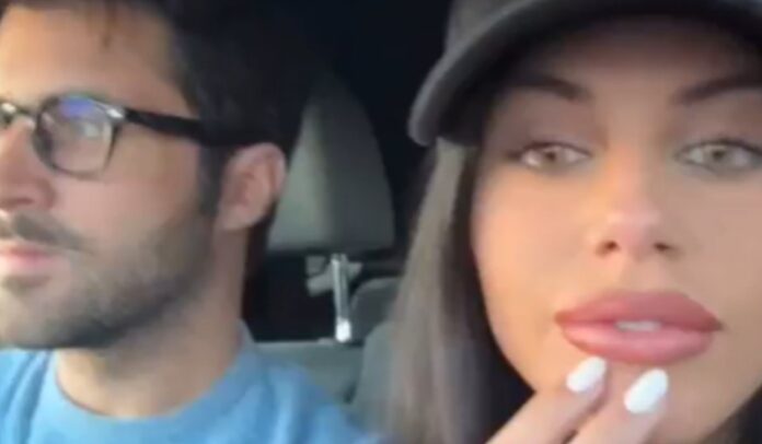 Antonella Fiordelisi e Giulio Fratini complici in macchina