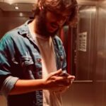 Carlos Maria Corona cambia look, a 22 anni sempre più uomo: mamma Nina Moric posta le immagini con la barba lunga