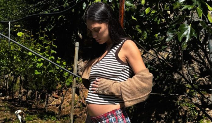 Cecilia Rodriguez si rilassa in Trentino: tra le vigne col pancione nel posto che ''le dà pace''