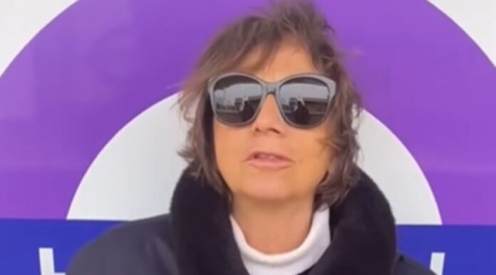 Gianna Nanni ha lasciato Londra ed è tornata a vivere in Italia con la figlia: ''Un papà le ha dato la vita ma non è presente''