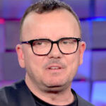''Mi chiedo se riuscirò a vedere i miei figli quando avranno vent'anni'': Gigi D'Alessio parla commosso dei figli di 3 e quasi 1 anno