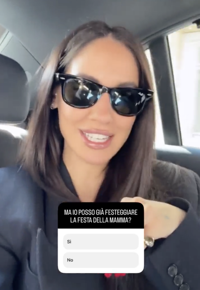 ''Posso già festeggiare la Festa della Mamma?'': Giulia De Lellis mostra nuove foto del pancione e si fa una domanda