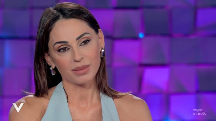 ''Poco dopo che è venuta a mancare mamma si è rifatto una vita troppo presto'': Anna Tatangelo rivela di non sentire spesso suo padre