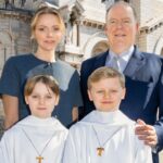 I figli gemelli di 10 anni di Alberto di Monaco e Charlene hanno fatto la Prima Comunione: le immagini con i vestiti da cerimonia a Monte Carlo
